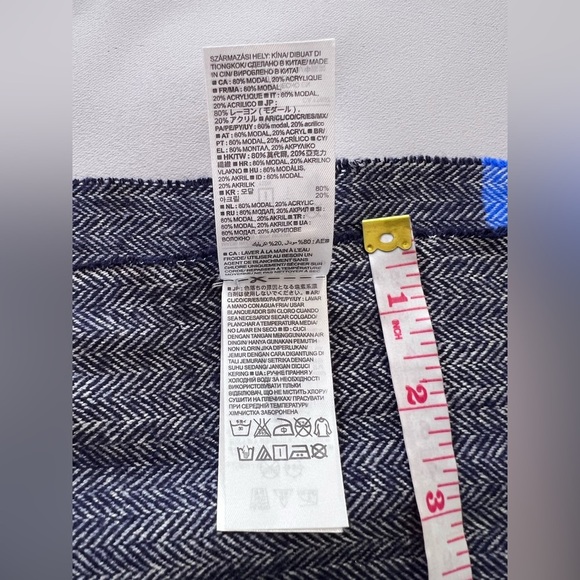 GAP Fringed‎ Scarf - Blue Pink Red - NWOT! - Picture 7 of 9